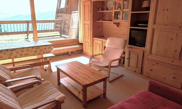 Unclassified image, 1 of 3, button - Apartment for 6 People in Arc 1600 Close to the Slopes and Shops (Bourg-Saint-Maurice)