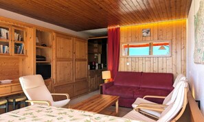 Unclassified image, 2 of 3, button - Apartment for 6 People in Arc 1600 Close to the Slopes and Shops (Bourg-Saint-Maurice)