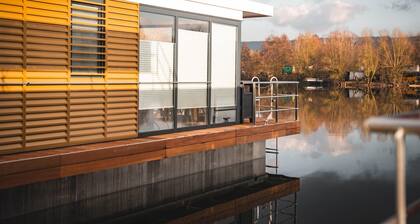 Schones Hausboot in Hoxter