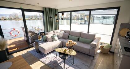 Schones Hausboot in Hoxter