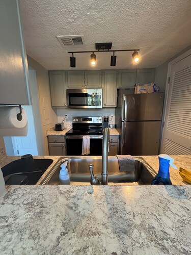 Renovated 1 BR, 1 BA in the Heart of USC Campus