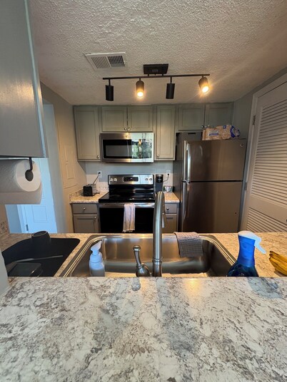 Renovated 1 BR, 1 BA in the Heart of USC Campus