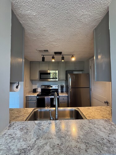 Renovated 1 BR, 1 BA in the Heart of USC Campus