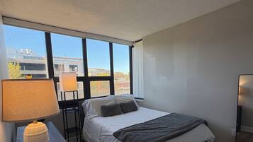 Fer et planche à repasser, Wi-Fi, literie fournie