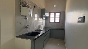 1BHK Room Non AC | Bếp riêng