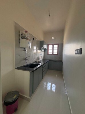 1BHK Room Non AC | Eigene Küche