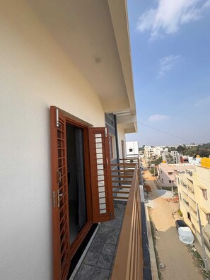 1BHK Room Non AC | 陽台景觀
