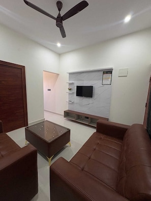 1BHK Room Non AC | Ruang tamu