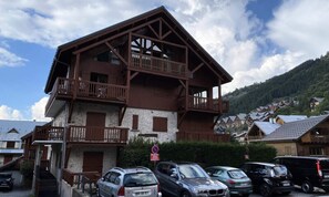 Exterior - Apartment in Valloire Near Ski Gondolas (Valloire)