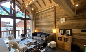Living area - Apartment in Valloire Near Ski Gondolas (Valloire)