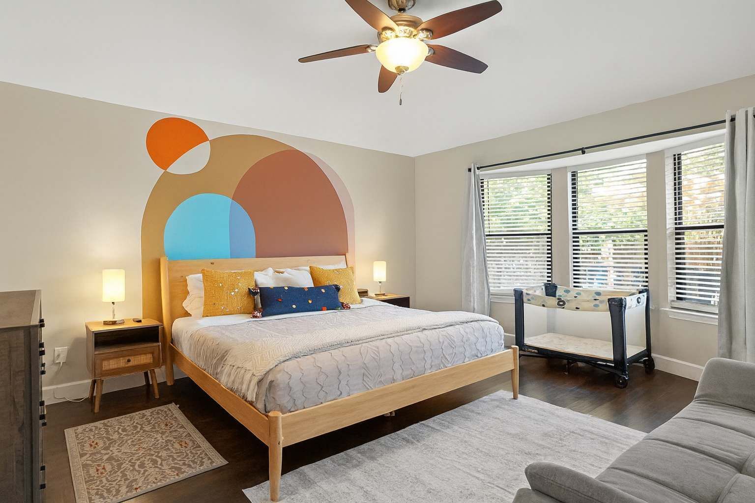 4 bedrooms, iron/ironing board, travel cot, WiFi