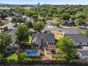 Exterior - Poolside Paradise Game Room Fire Pit Hot Tub (Round Rock)