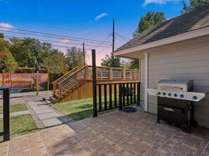 Terrace/patio - Poolside Paradise Game Room Fire Pit Hot Tub (Round Rock)