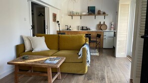 Living area - Pool Cottage, stylish couples retreat near London and the Coast. (Langton Green)