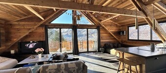 CHALET LE CAIRN View of the village 5 minutes from the cable car