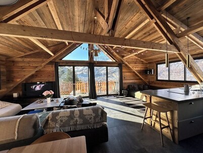 CHALET LE CAIRN view of the village Large open spaces 5 minutes from the cable car