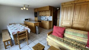 Interior - Apartment in Haut Lieux by Ski Slope (Hauteluce)