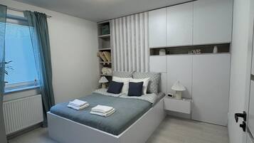 Iron/ironing board, WiFi, bed sheets