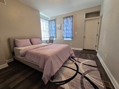 Cozy 5-bedroom Family-Friendly Haven, With 3 full Bathrooms.