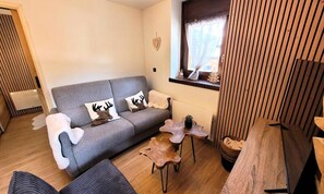 Living area - Apartment on Rue du Centre Near Slopes (Les Gets)