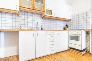 Basic Apartment | Private kitchen - Affordable Apartment Near Stadthalle (Vienna)