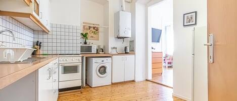 Refrigerador, microondas, horno, placa de cocina