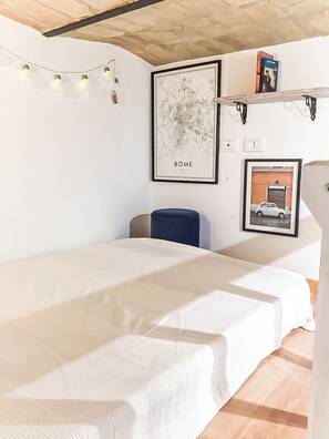 1 habitación, tabla de planchar con plancha, wifi gratis y ropa de cama