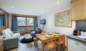 Living area - Apartment in Meribel Near Doron Slope (Les Allues)
