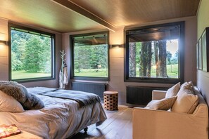 4 bedrooms, iron/ironing board, bed sheets