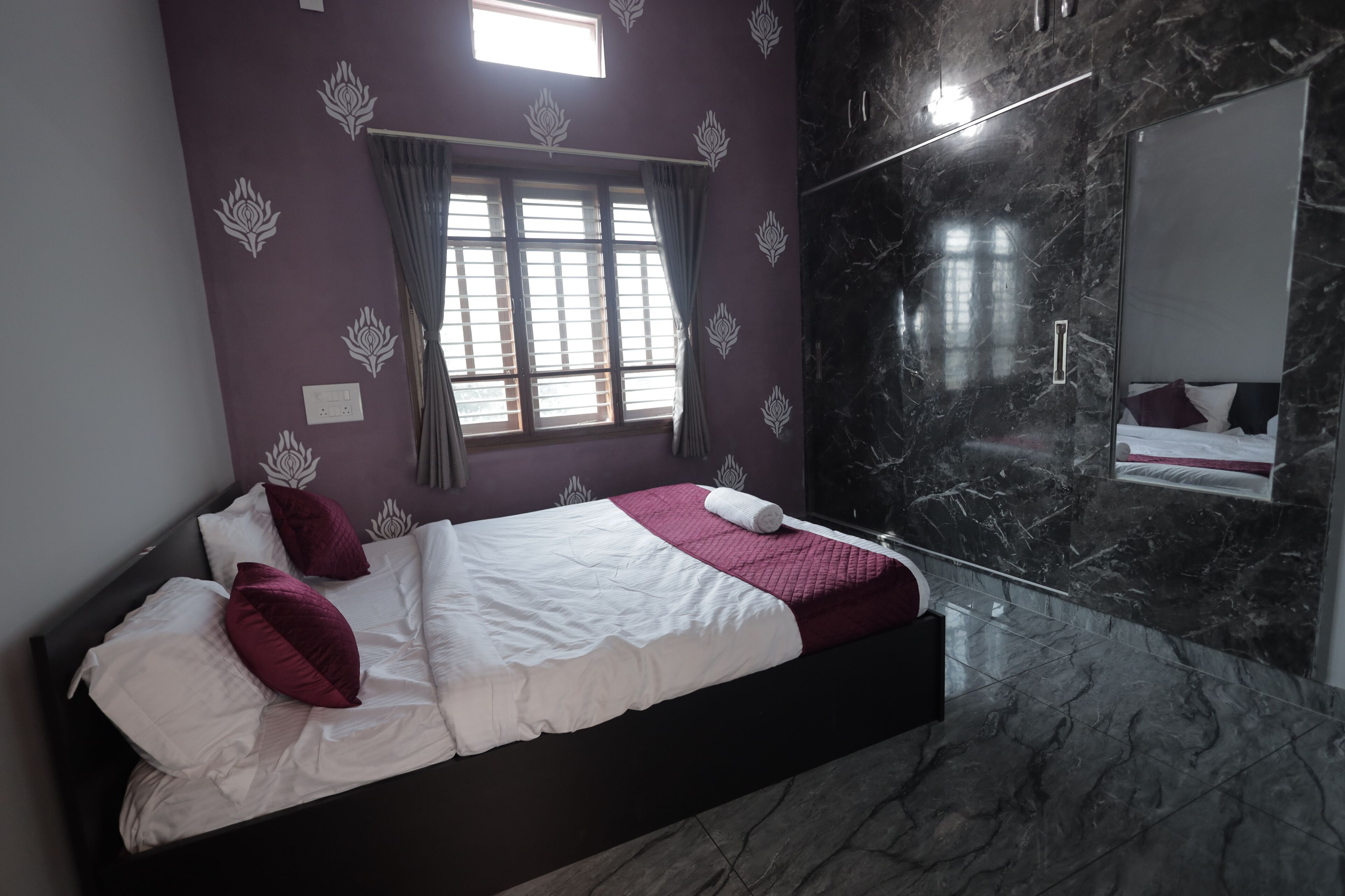 4 bedrooms, in-room safe, iron/ironing board, free WiFi