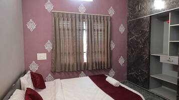 4 chambres, coffres-forts dans les chambres, fer et planche Ă repasser