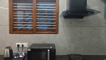 Refrigerador, microondas, horno, placa de cocina