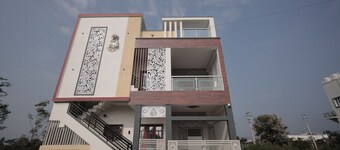 4-bedroom villa in fabulous LAL BAHADDUR SHASTRI NAGARA with AC