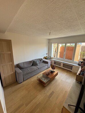 Living area - Winter getaway at Le Mourillon - Sea 150m away - Cosy one-bedroom apartment (Toulon)