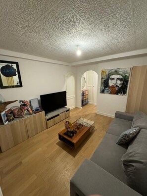 Living area - Winter getaway at Le Mourillon - Sea 150m away - Cosy one-bedroom apartment (Toulon)