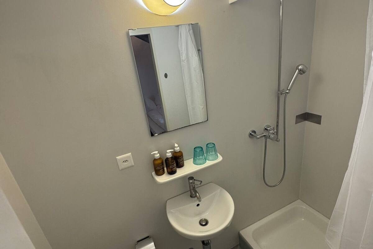 Towels, soap, shampoo, toilet paper