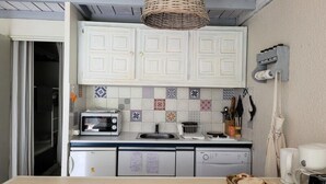 Cafetera/tetera, refrigerador, microondas, lavavajillas