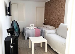 Iron/ironing board, free WiFi - Estudio con Terraza y aire acondicionado (Conil de la Frontera)