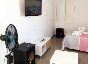 Studio dành cho gia đình, hút thuốc, được phép mang theo vật nuôi | Bàn ủi/dụng cụ ủi quần áo, truy cập Internet không dây miễn phí 