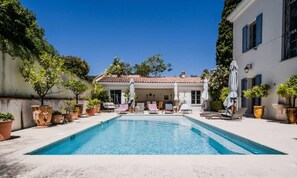 Indoor pool, outdoor pool - Rare! 7-room Villa in Cap D'antibes, Within Walking Distance of the Beaches (Antibes)