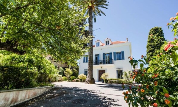 Exterior - Rare! 7-room Villa in Cap D'antibes, Within Walking Distance of the Beaches (Antibes)
