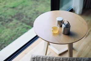 Una scrivania, postazione laptop, Wi-Fi gratuito