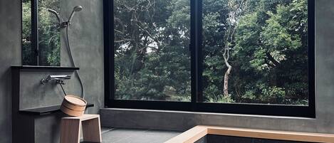 ينابيع ساخنة