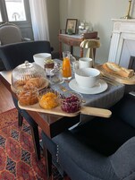 Daily full breakfast (EUR 15 per person)
