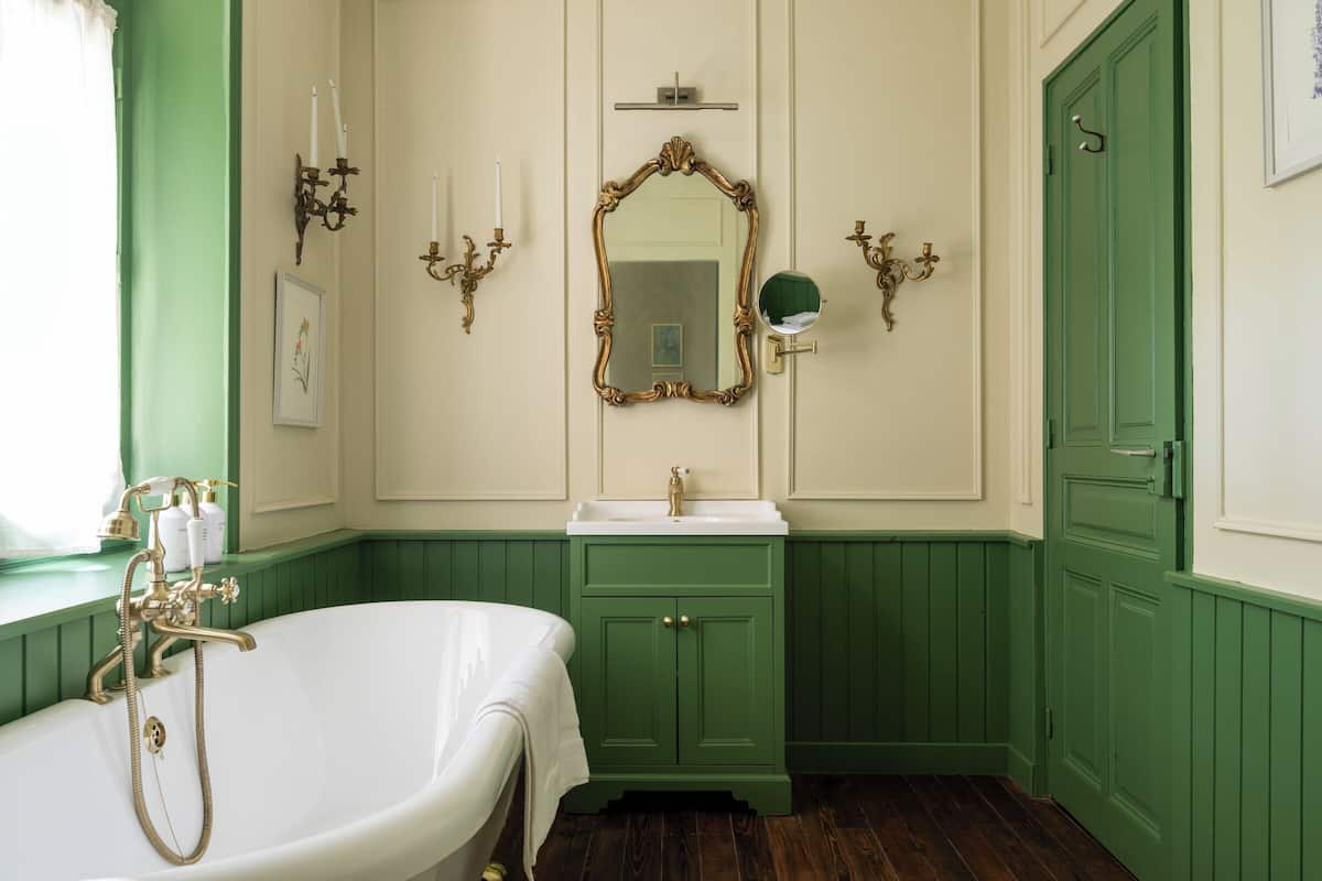 Chambre Double Supérieure, vue jardin | Salle de bain