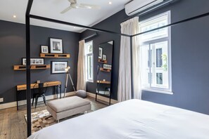 2 bedrooms, in-room safe, iron/ironing board, free WiFi