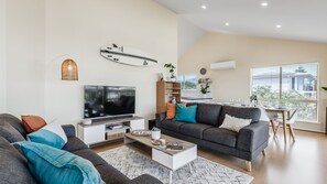 Fernseher, Kamin