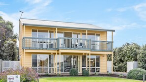 Exterior - Sunnys Beachhouse - 70 Hargreaves Rd, Middleton (Middleton)