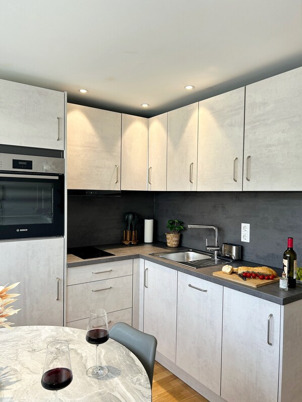 Fridge, microwave, oven, stovetop