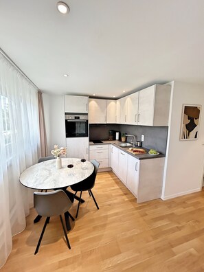 Fridge, microwave, oven, stovetop - Basilisk Homes - in Grenzach-Wyhlen near Basel (Grenzach-Wyhlen)